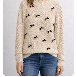 Lauren Conrad size M off white Pearl and bow sweater